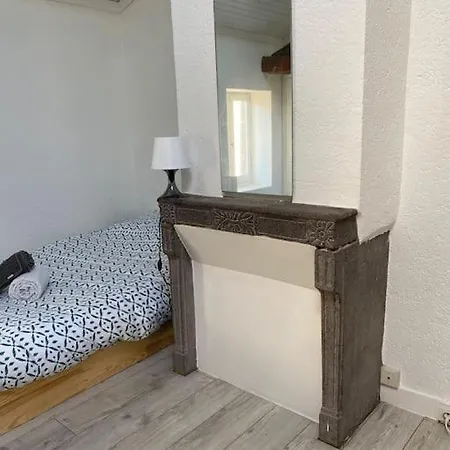 Апартаменты Studio Sous Les Toits Paisible Клермон-Ферран